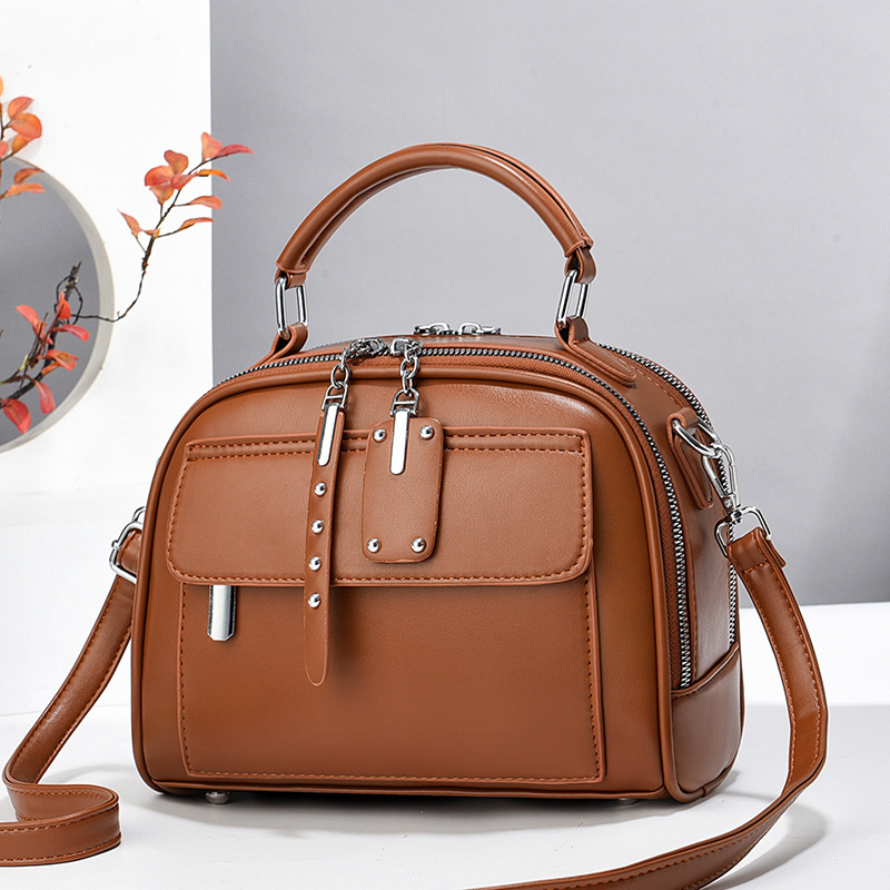 The popular women's bags on Instagram in summer 2024: trendy, fashionable and stylish single-shoulder bags with a trendy texture and crossbody bags details Picture