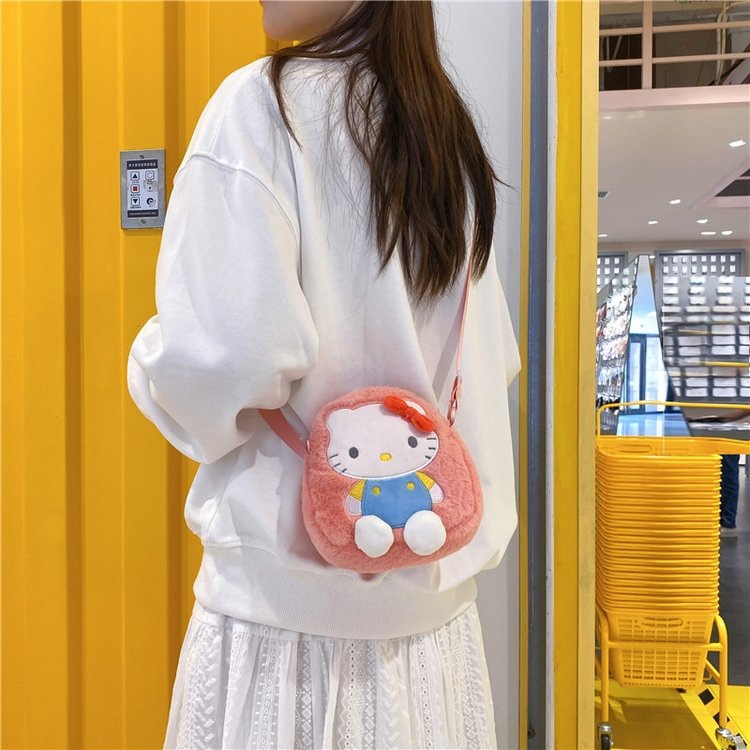 Wholesale cartoon fashion Sanrio plush bags, Japanese-style cute small square bags, children's claw machine dolls, loose change storage bags Application Scenario