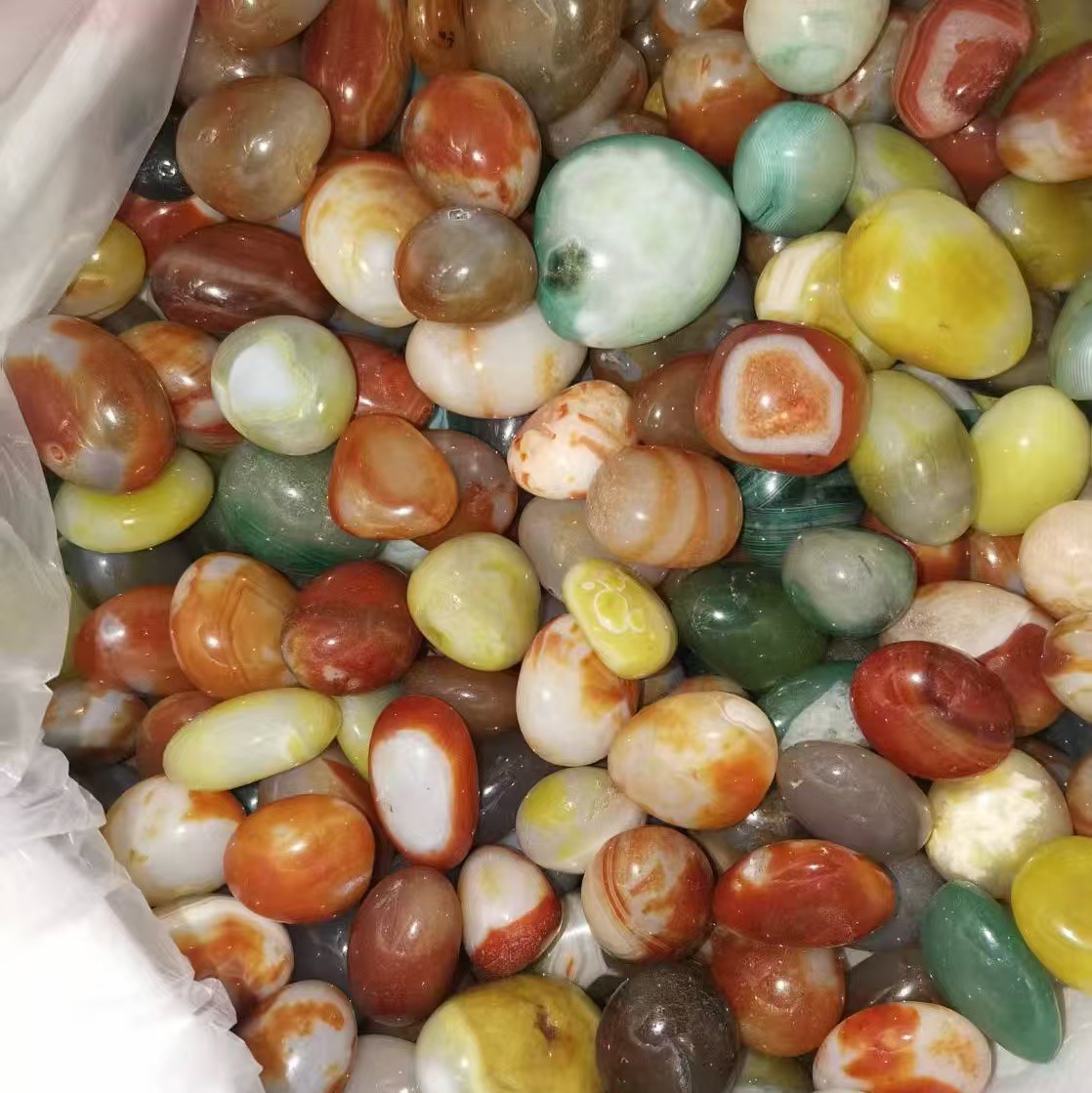 We supply agate stone flower POTS, succulent planks, agate stone fish tanks, polished multicolored stones and pebbles for live streaming details Picture