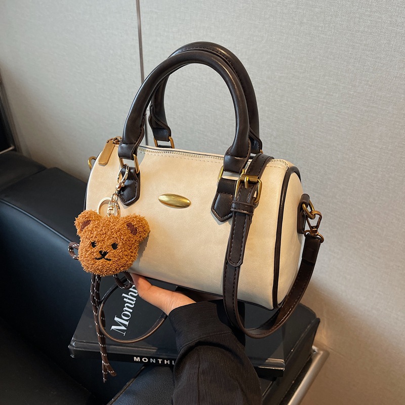This year, Boston bags are popular for women. The new 2024 fashionable and retro crossbody bag and women's hand-held pillow bag are all in fashion details Picture