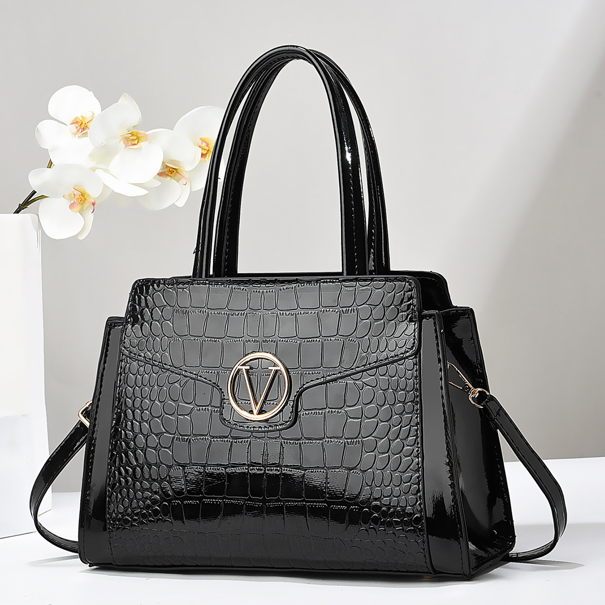 New 2024 spring retro trendy small bag for women, casual and fashionable crossbody bag, elegant single-shoulder handbag full figure