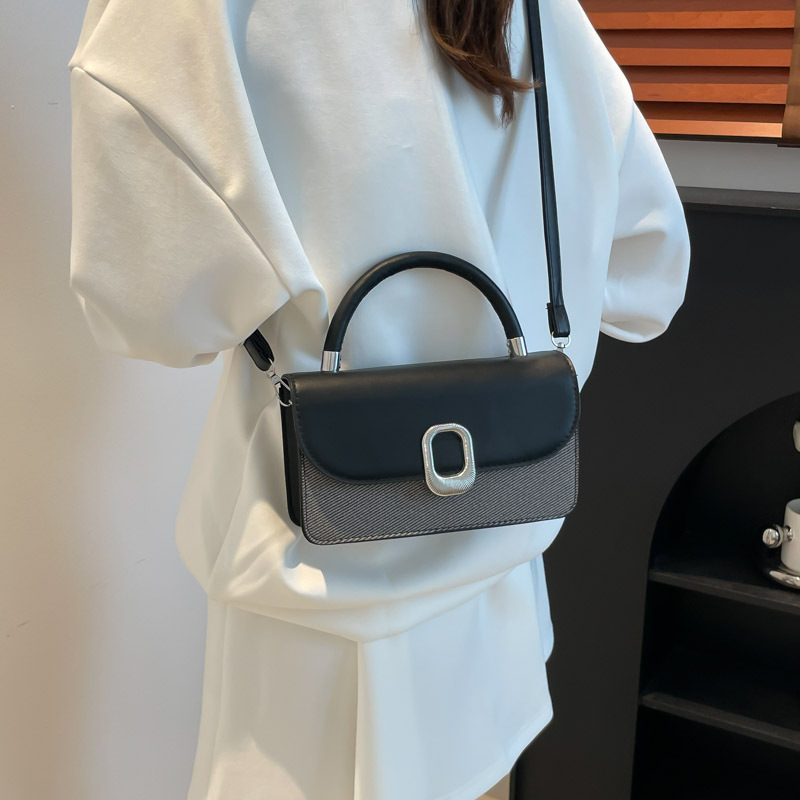 2025 New forest and cute style small bag, women's single-shoulder crossbody bag, stylish and stylish handbag, small square bag details Picture