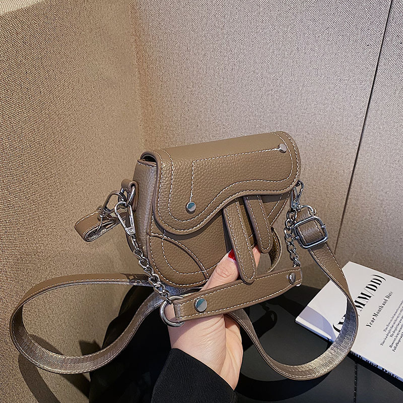 bags Foreign trade children's bags, retro and versatile mini saddle bags, parent-child girls' hand-held crossbody single-shoulder red envelopes Application Scenario