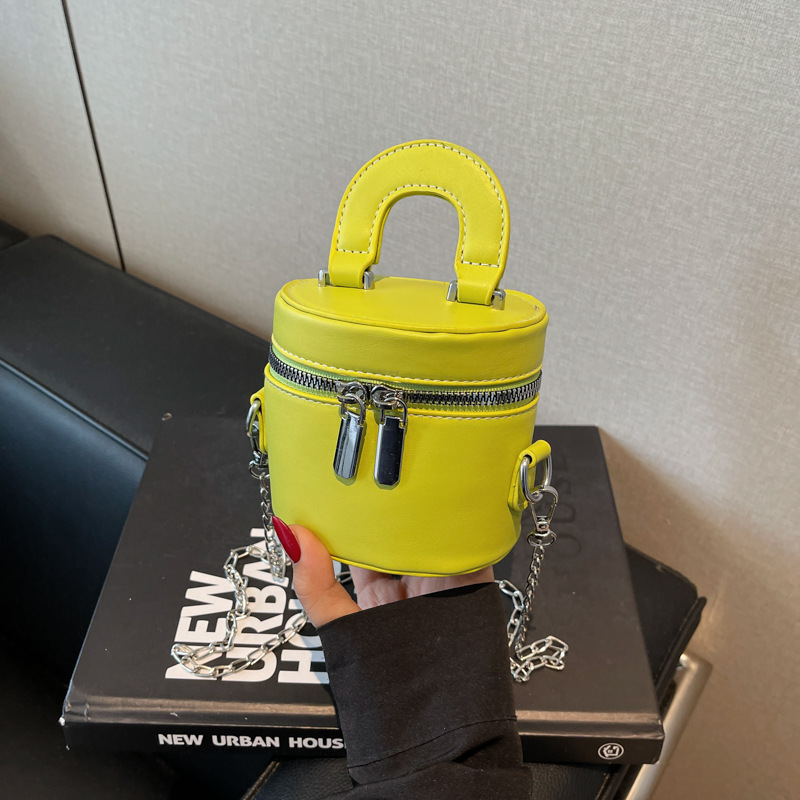 Cross-border hand-held women's bag 2025 New style Texture makeup box bag mini mouth red envelope single-shoulder crossbody bag full figure