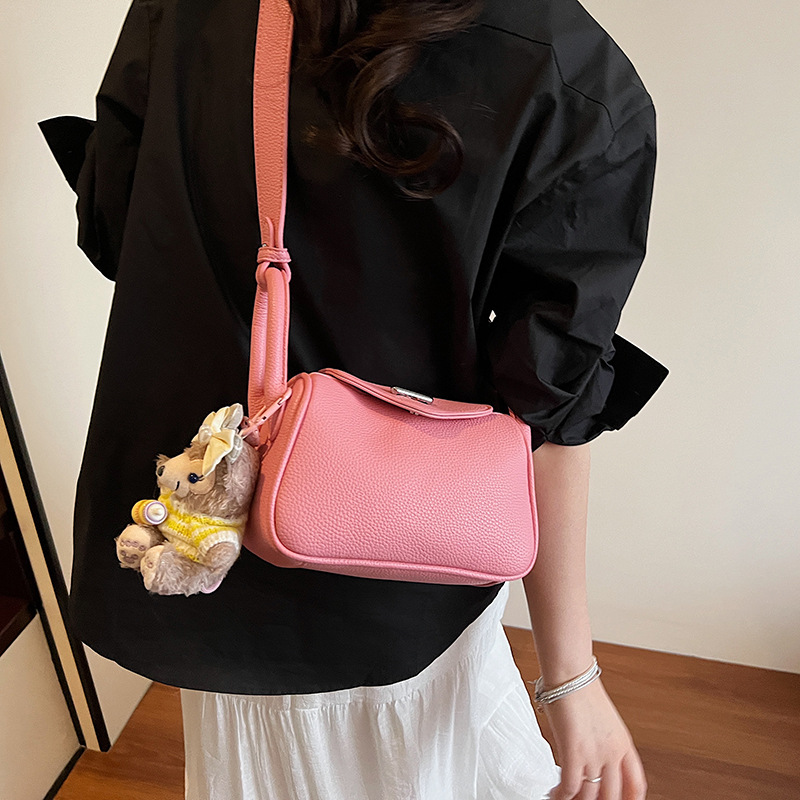 This high-end, lychee patterned fashionable handbag is a new model for women in 2025. It is trendy, versatile, stylish and light luxury single-shoulder crossbody bag Specification drawing