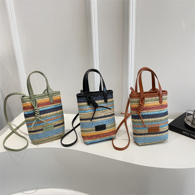 A new and niche design of a women's crossbody bag made of straw weaving in 2025, featuring color-blocking and patchwork ins woven hand-held small bag Application Scenario