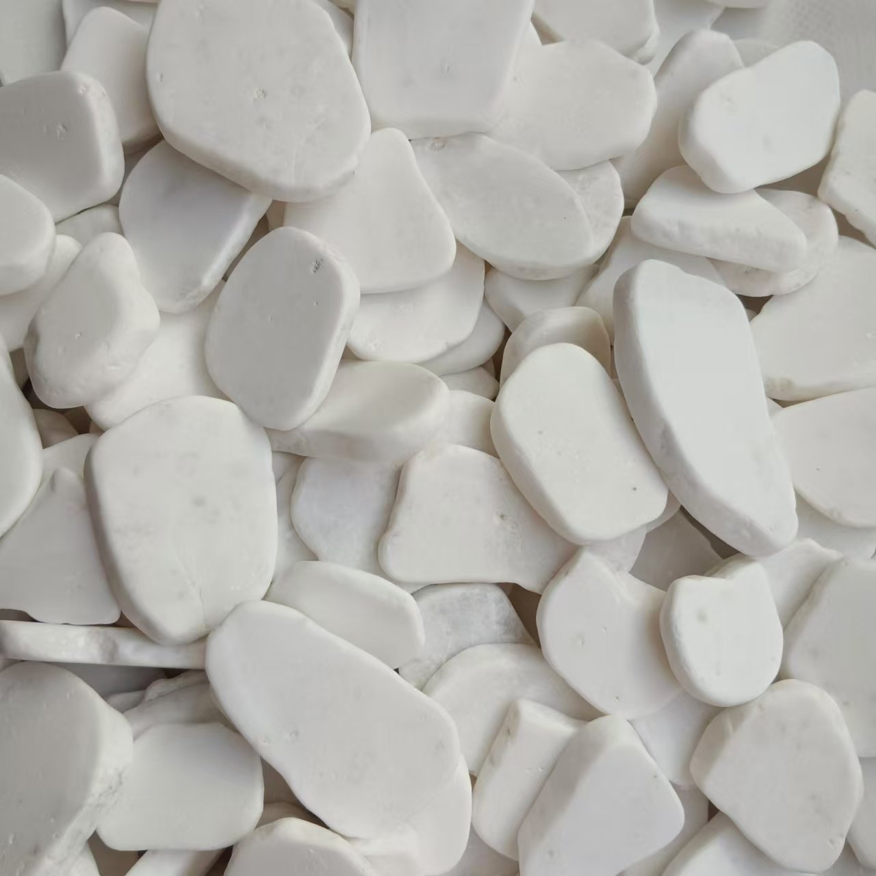 DIY creative painting stones, artificial slices of irregular white painting stones, flat stones Application Scenario