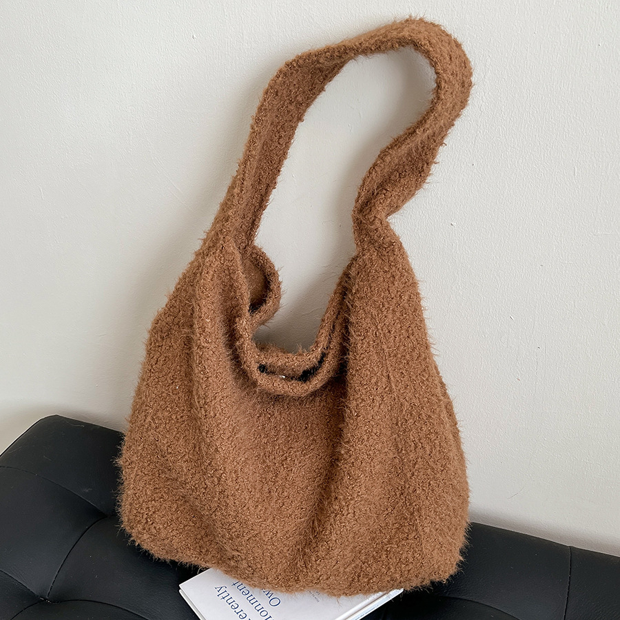 Fluffy women's 2024 new style trendy and fashionable single-shoulder bag, large-capacity commuting underarm bucket bag full figure