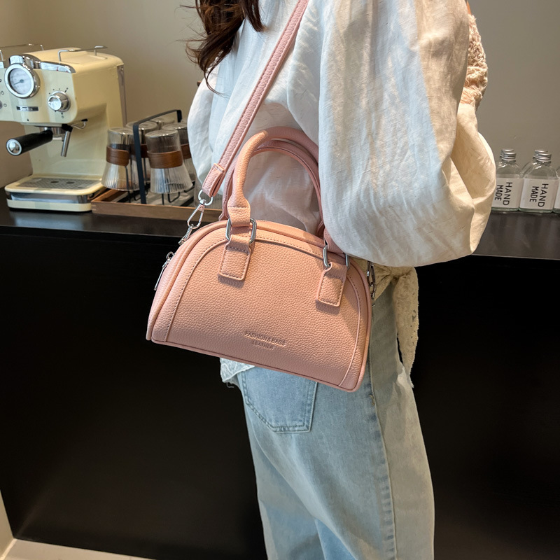 High-end and fashionable lychee pattern hand-held bowling bag for women, 2025 new retro and versatile commuting single-shoulder crossbody bag details Picture