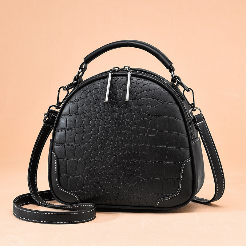 A trendy Korean-style small bag for women in Spring/Summer 2023, versatile and fashionable single-shoulder crossbody bag for ladies details Picture
