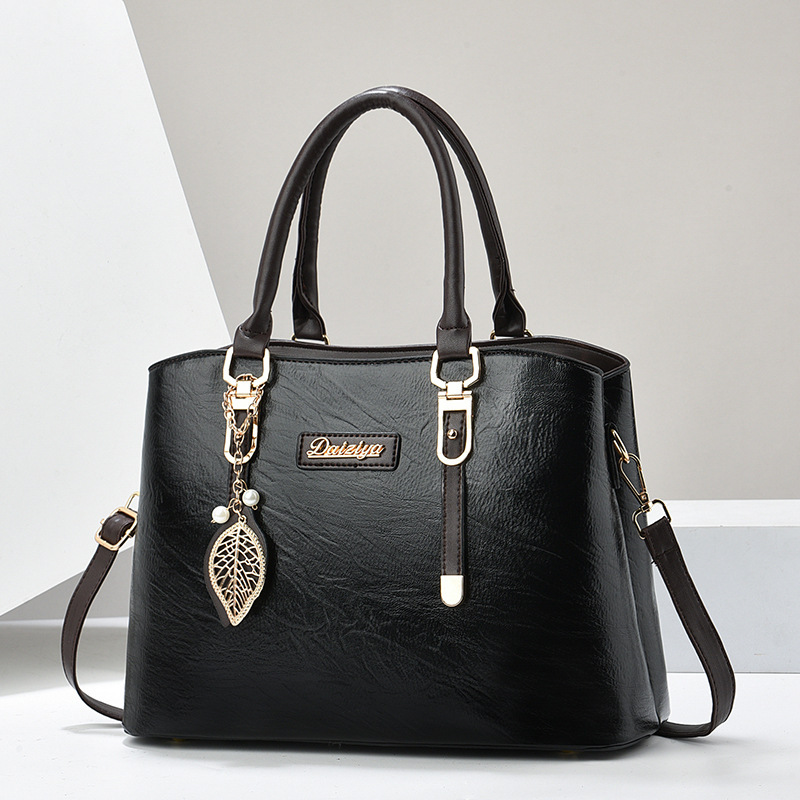 Fashionable women's tote bag 2024 new style middle-aged mom bag large capacity retro women's handbag full figure