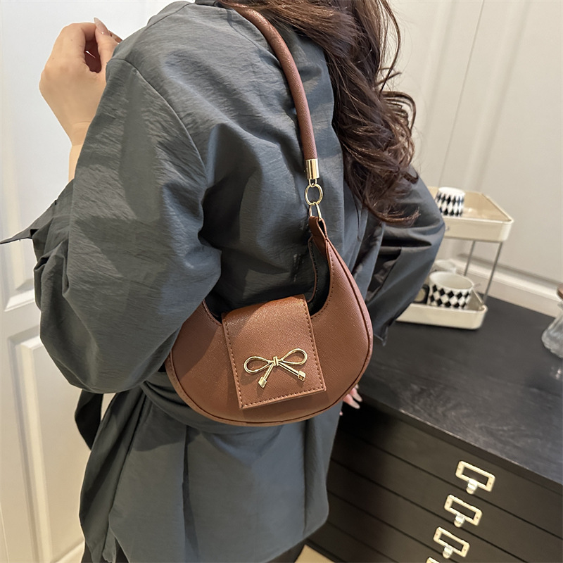 2025 New trendy, simple and individual dumpling bag, casual and textured underarm bag, solid color and stylish single-shoulder bag for women details Picture