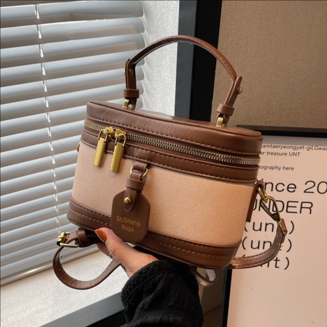 High-end and niche design hand-held box bag for women 2025 new style, fashionable color contrast, versatile and trendy single-shoulder crossbody bag full figure