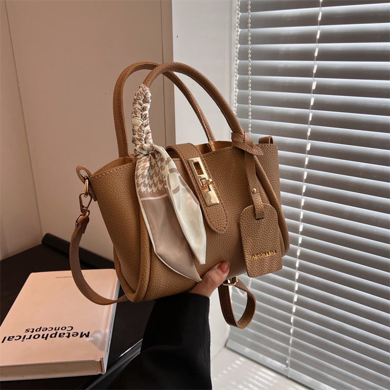 Niche design handbag, 2024 new style, fashionable and retro wing bag, stylish silk scarf decoration, single-shoulder crossbody bag Specification drawing