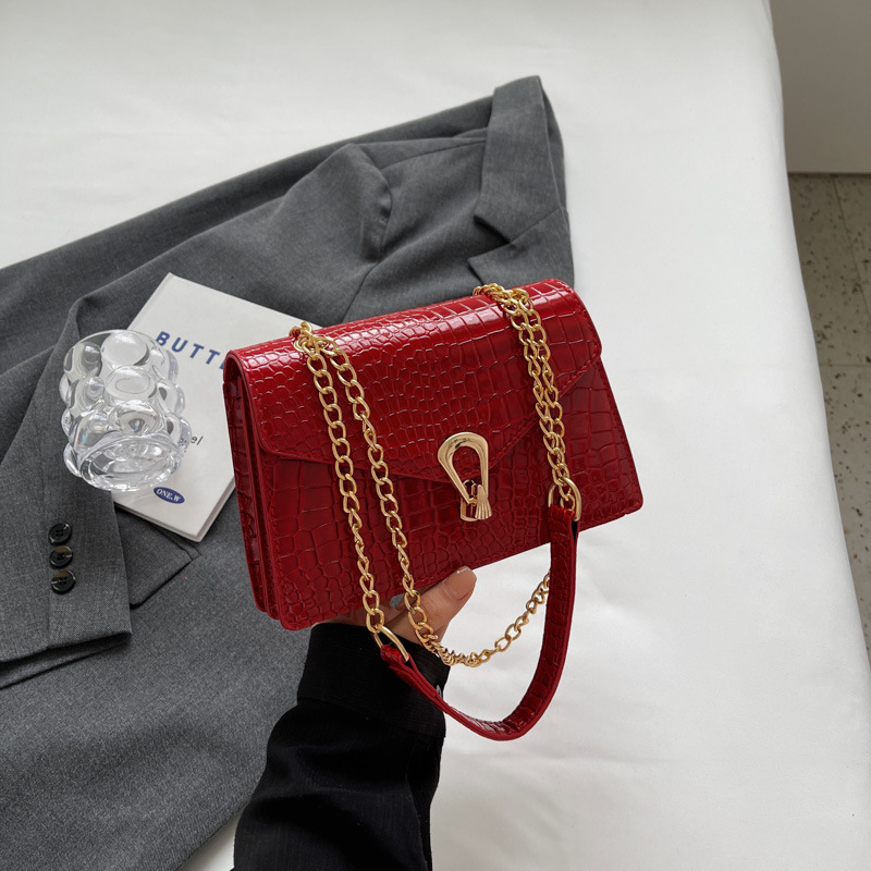 Fashionable solid-color crocodile-patterned chain 2023 summer new trendy Korean single-shoulder crossbody women's small square bag full figure