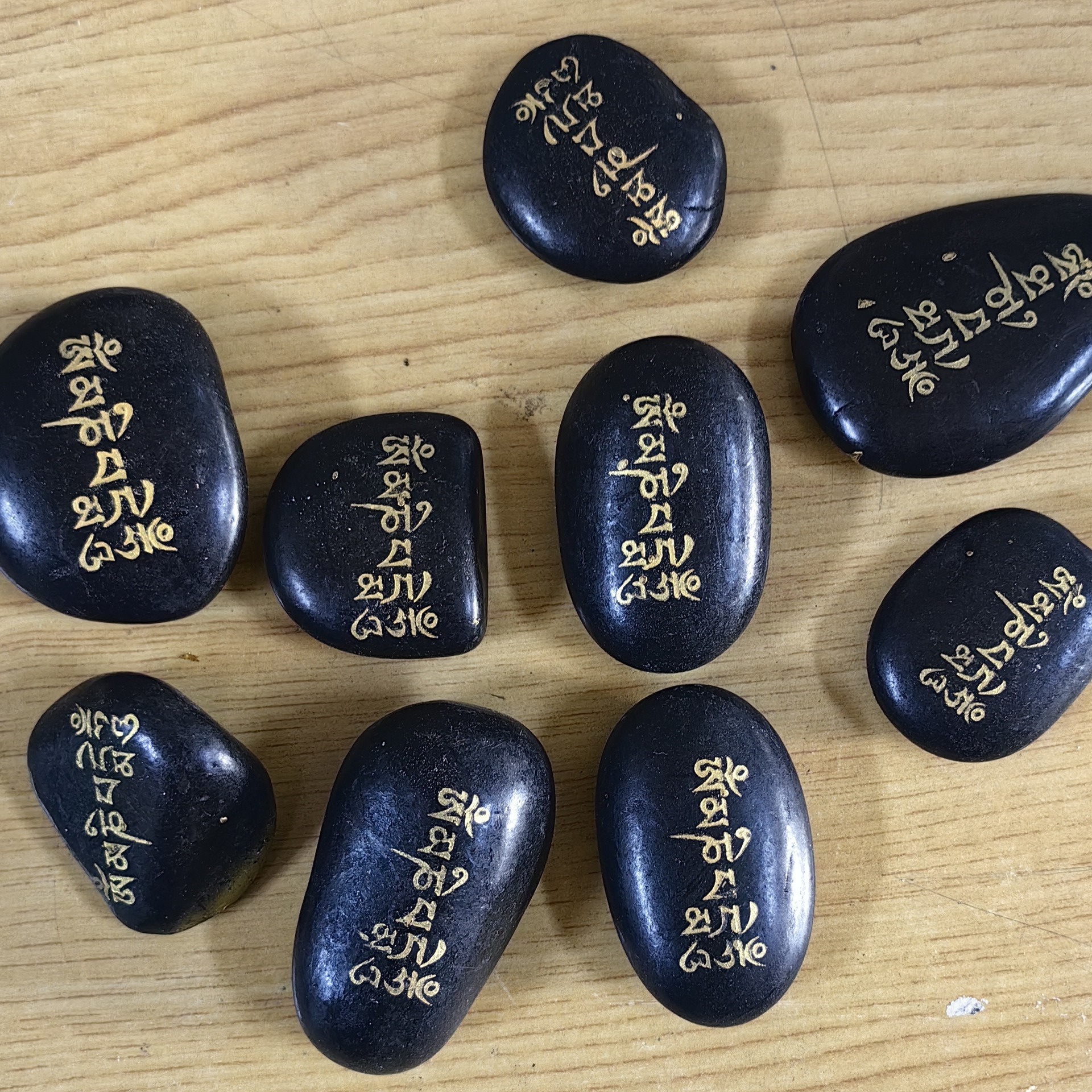 Pebble processing, laser engraving, wholesale of Yuhua stones, hand-painted, DIY Yuhua stone engraved ornaments, pebbles details Picture
