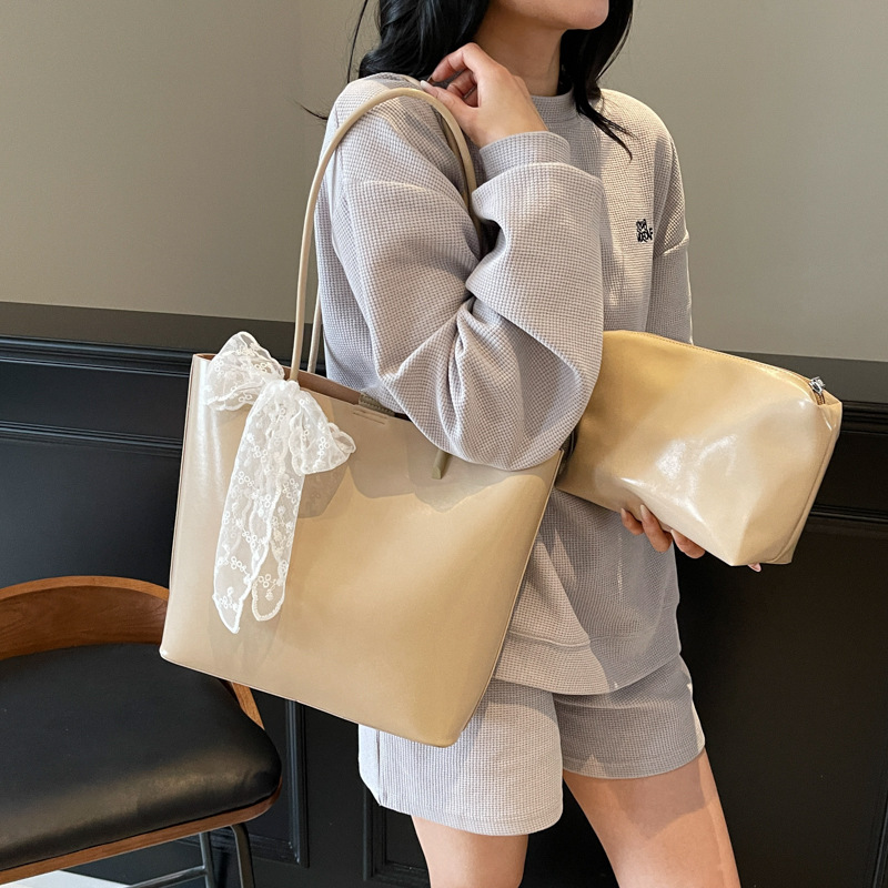 Korean style large-capacity tote bag for women 2025, trendy and simple single-shoulder underarm bag, versatile, solid color full figure