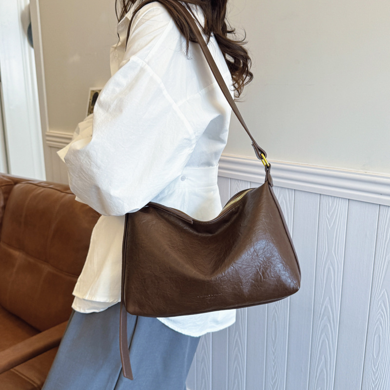 Cross-border popular Korean-style commuter pillow bag for women 2025 new versatile large-capacity solid color simple single-shoulder crossbody bag details Picture
