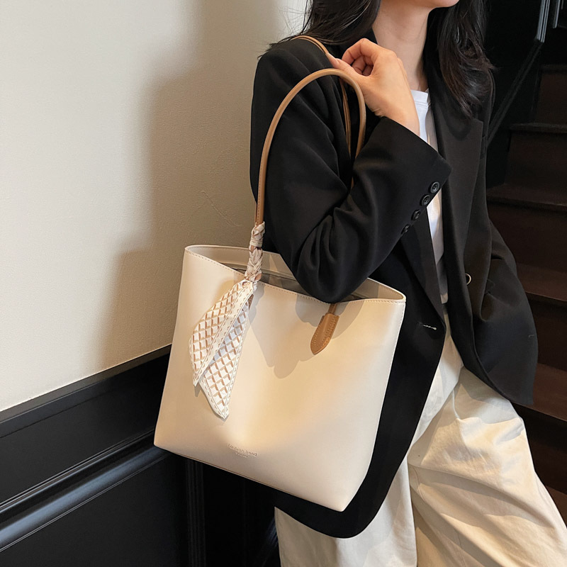 Cross-border retro versatile handbag for women 205 New style casual single-shoulder underarm bag Large capacity commuter bucket bag Specification drawing