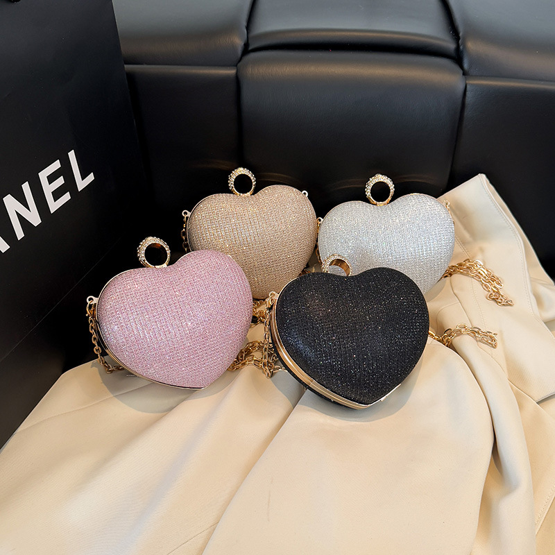The 2025 spring new heart-shaped chain bag, women's lapel bag, textured sequined single-shoulder crossbody bag, cross-border trend Application Scenario