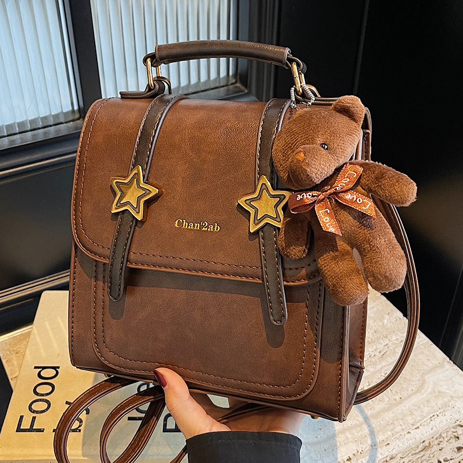 A high-end retro versatile school backpack for girls, a new 2024 trendy and fashionable small backpack for students' commuting to class full figure