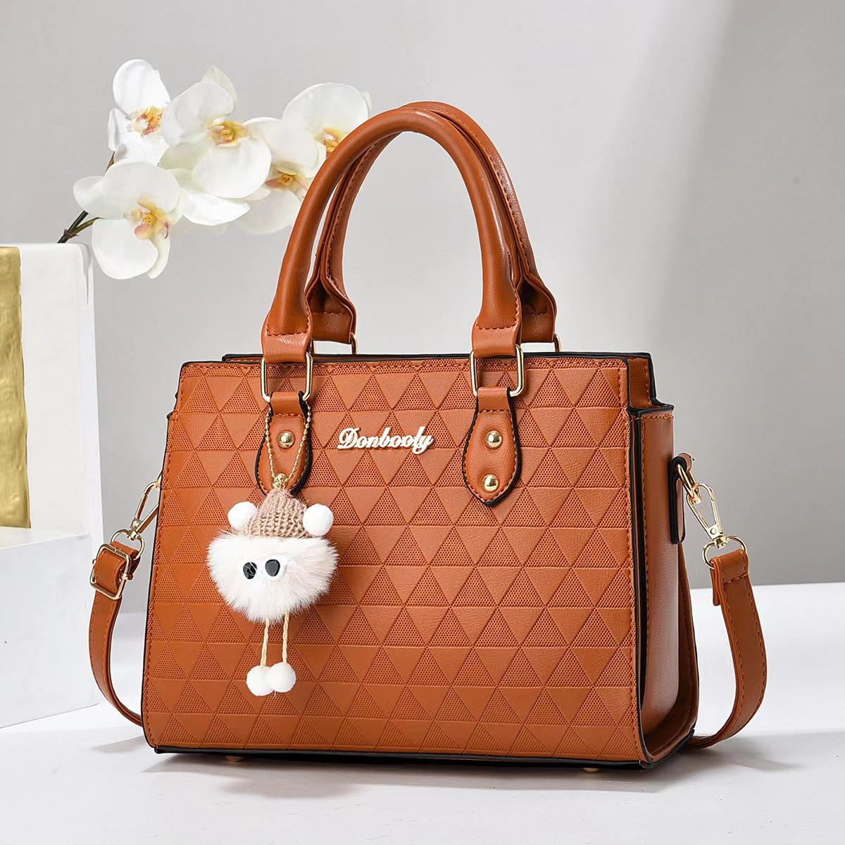 A best-selling single-shoulder women's fashion crossbody bag from the manufacturer in 2024, a new hand-held women's versatile summer bag for foreign trade details Picture