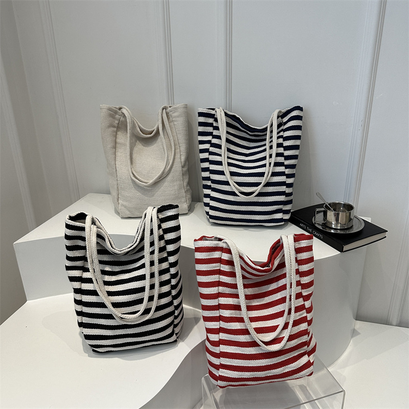 Korean-style artistic striped canvas bag 2024, casual, simple, large-capacity, laid-back style rope hand-held shoulder tote bag Application Scenario