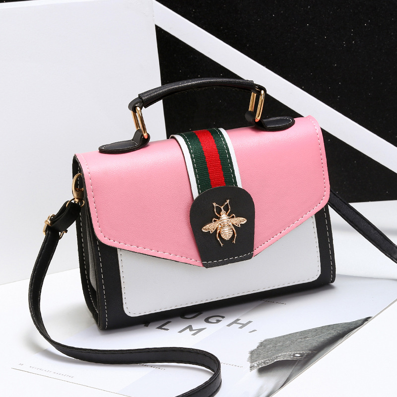 The 2022 new Korean-style fresh and fashionable single-shoulder bag and student crossbody bag with contrasting colors from Bee Application Scenario
