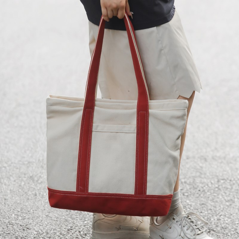 A new trendy and versatile canvas bag for women, a casual tote bag for work and commuting Application Scenario