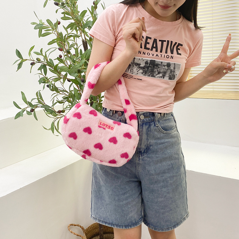 New strawberry bear underarm bag, fluffy heart single-shoulder bag, handbag, sweet and cute, soft girl hand-held storage bag details Picture