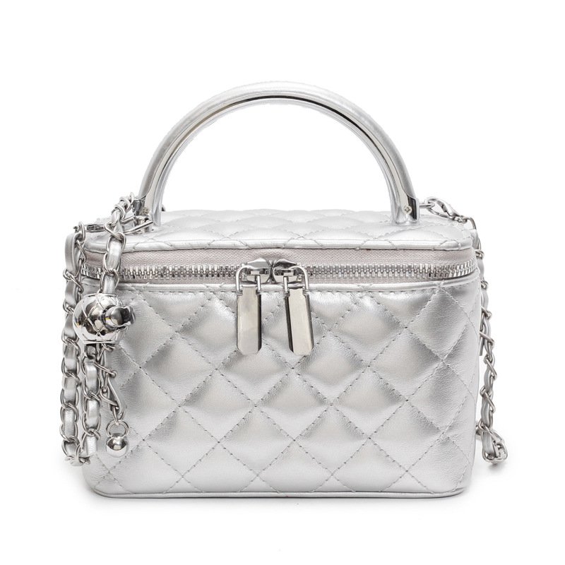 This is a retro and fashionable box bag with a 2025 new style of Chanel-style diamond-shaped casual square bag. It is a high-end single-shoulder women's bag Item Picture