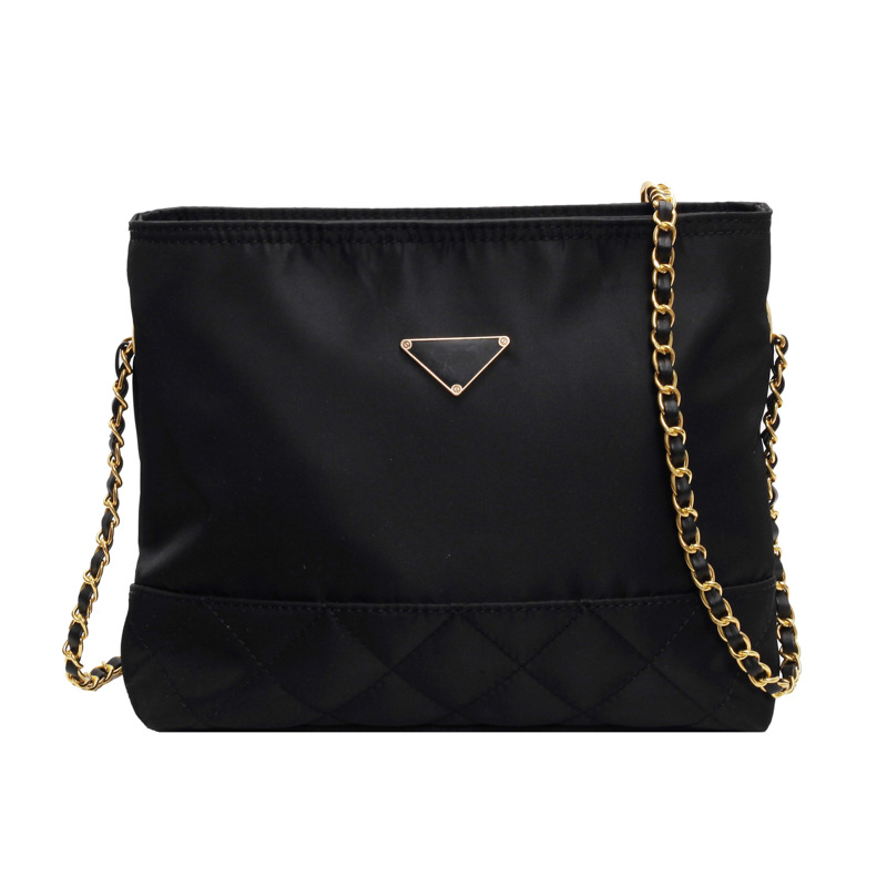 Nylon fabric large-capacity single-shoulder bag for women 2025 new style casual chain crossbody bag. Bucket bag is popular this year Item Picture