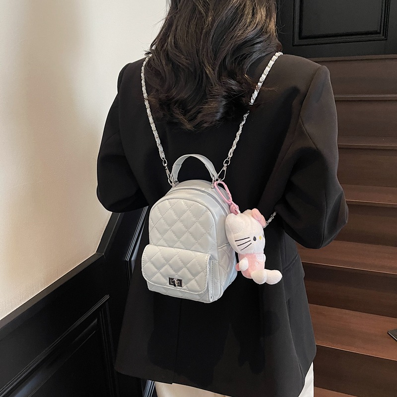 The 2025 summer new stylish and versatile diamond-shaped chain hand-held small backpack is a simple and trendy female chanel-style backpack details Picture