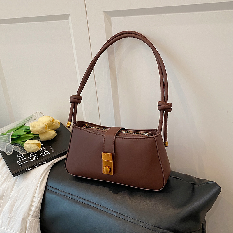 French niche design bag for women's spring 2025 new style, fashionable crossbody bag, high-end single-shoulder armpit baguette bag full figure