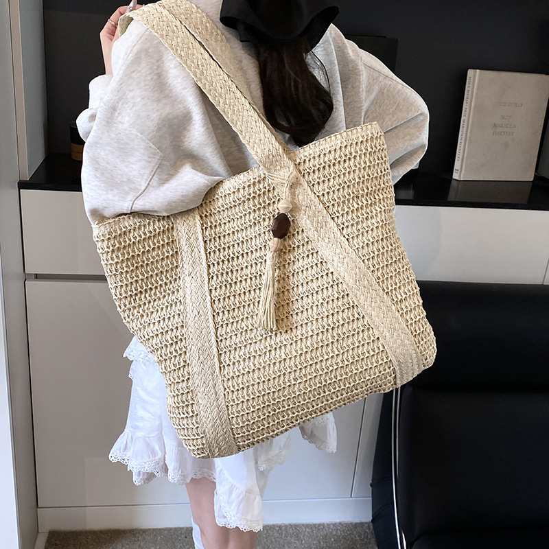 2025 New straw beach woven handbag, women's tassel hollowed-out large-capacity tote bag, vacation handbag details Picture