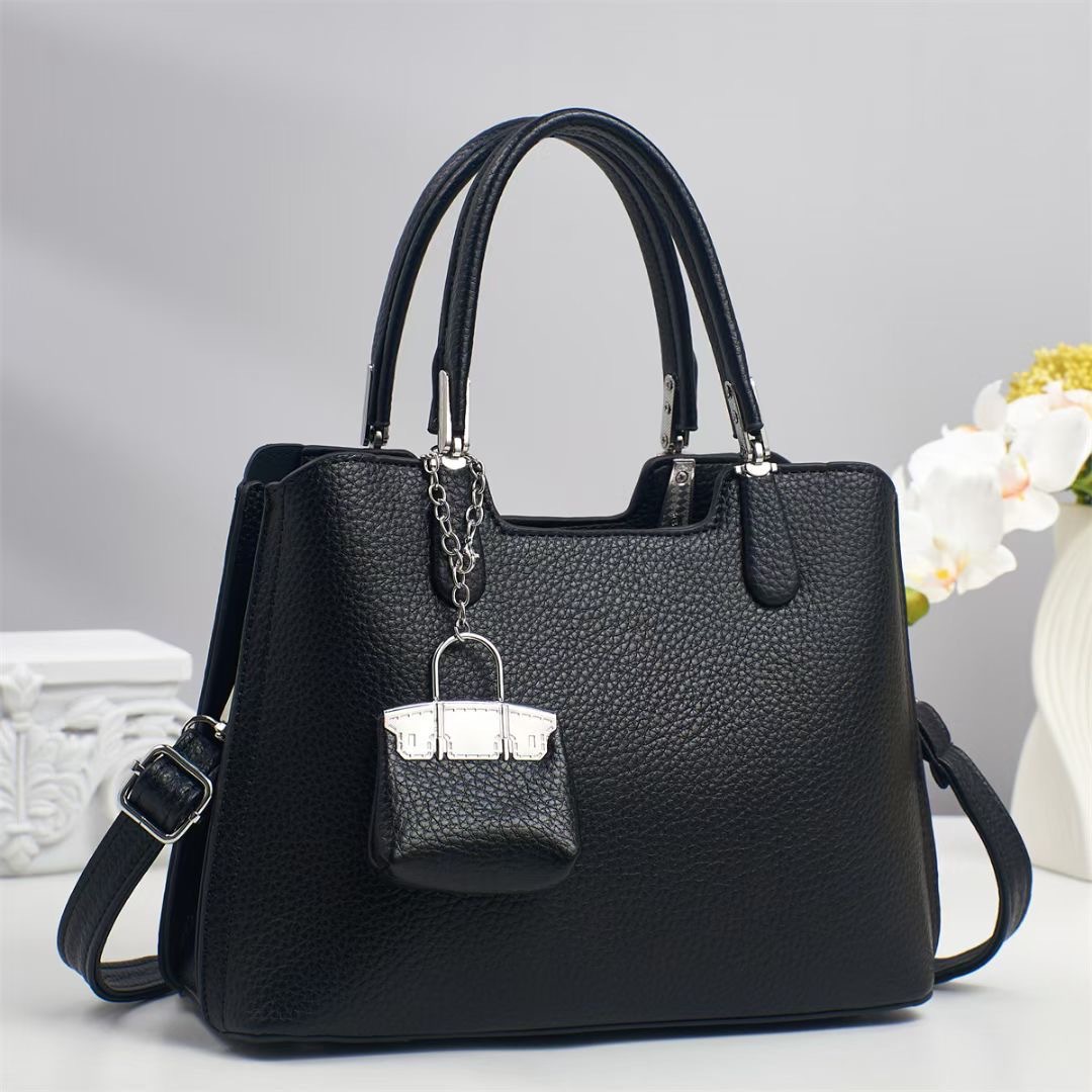 A new minimalist women's handbag for foreign trade, fashionable and versatile, high-quality single-shoulder bag, large-capacity casual and trendy crossbody bag full figure