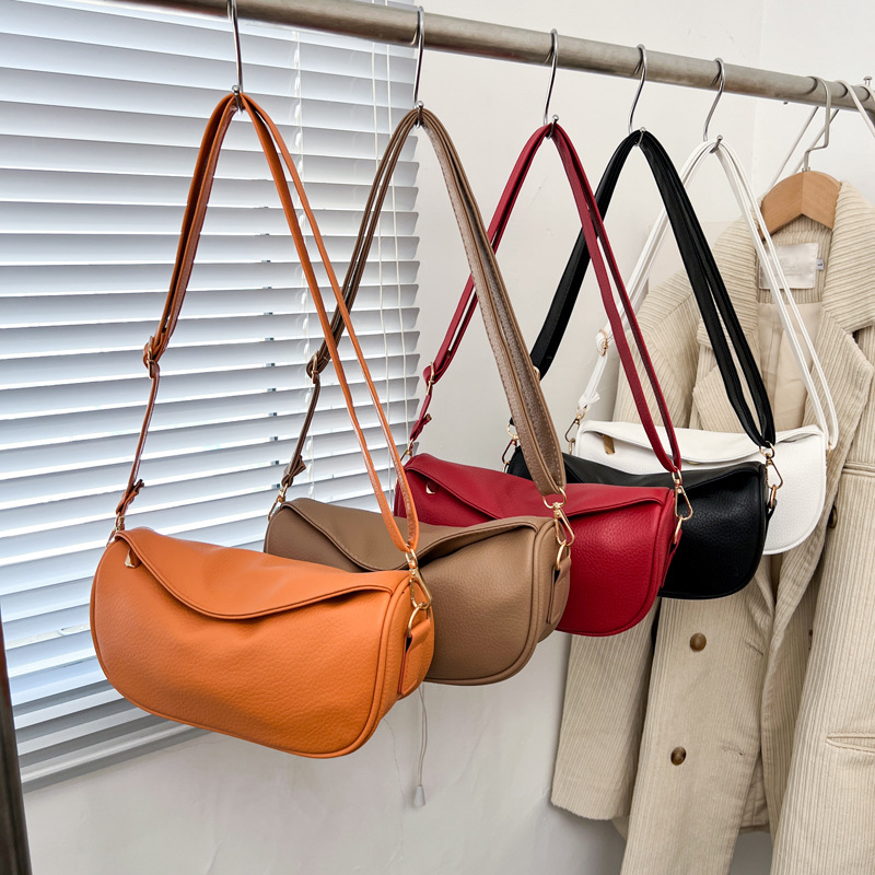 Cross-border soft surface retro small bag 2025 Summer new women's bag, popular and versatile crossbody bag, single-shoulder dumpling bag Application Scenario