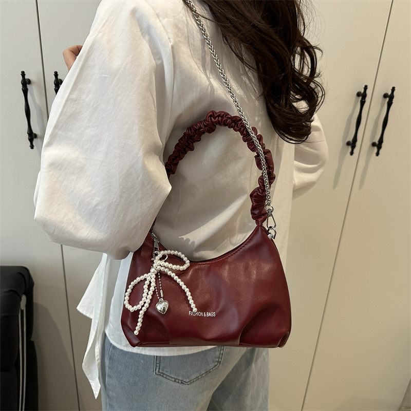 Silver handbag, a new and niche design chain crossbody bag for women in 2025, exudes a sense of sophistication in spring and summer for work details Picture