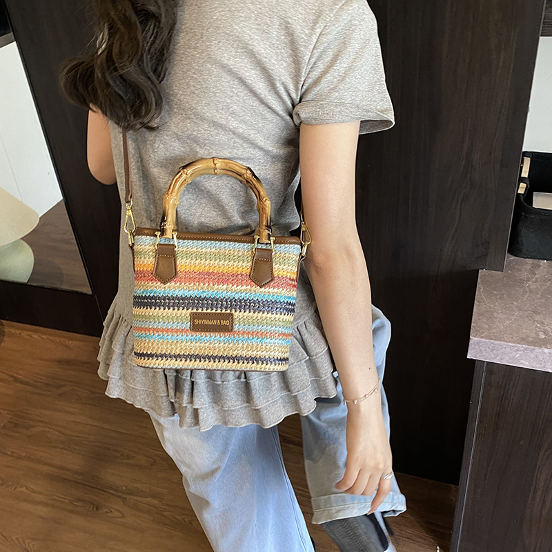 Seaside vacation beach bag, large-capacity bucket bag, women's 2025 summer new handbag, trendy single-shoulder bag, crossbody bag Application Scenario