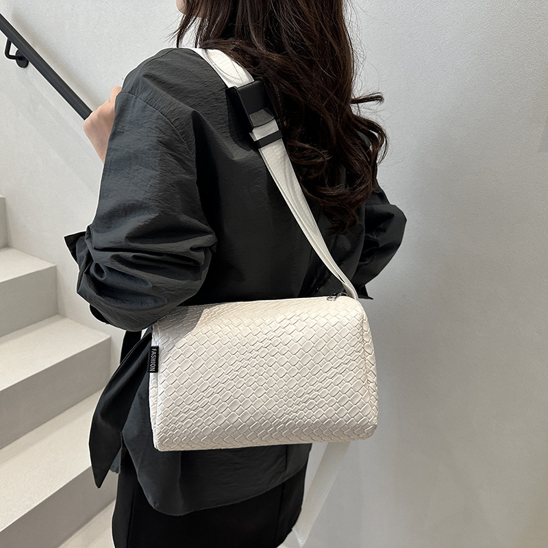 French underarm bag for women's Spring/Summer 2025 new style, high-quality single-shoulder bag, fashionable and simple, large-capacity cylindrical crossbody bag details Picture