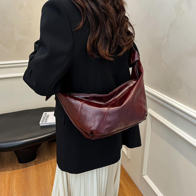 Retro textured croissant women's bag 2024 new style fashionable and stylish dumpling bag large capacity casual single-shoulder crossbody bag Application Scenario