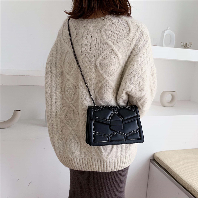 2021 new style fashionable and simple crossbody bag, ins rivet single-shoulder chain small square bag for Korean version of foreign trade Specification drawing