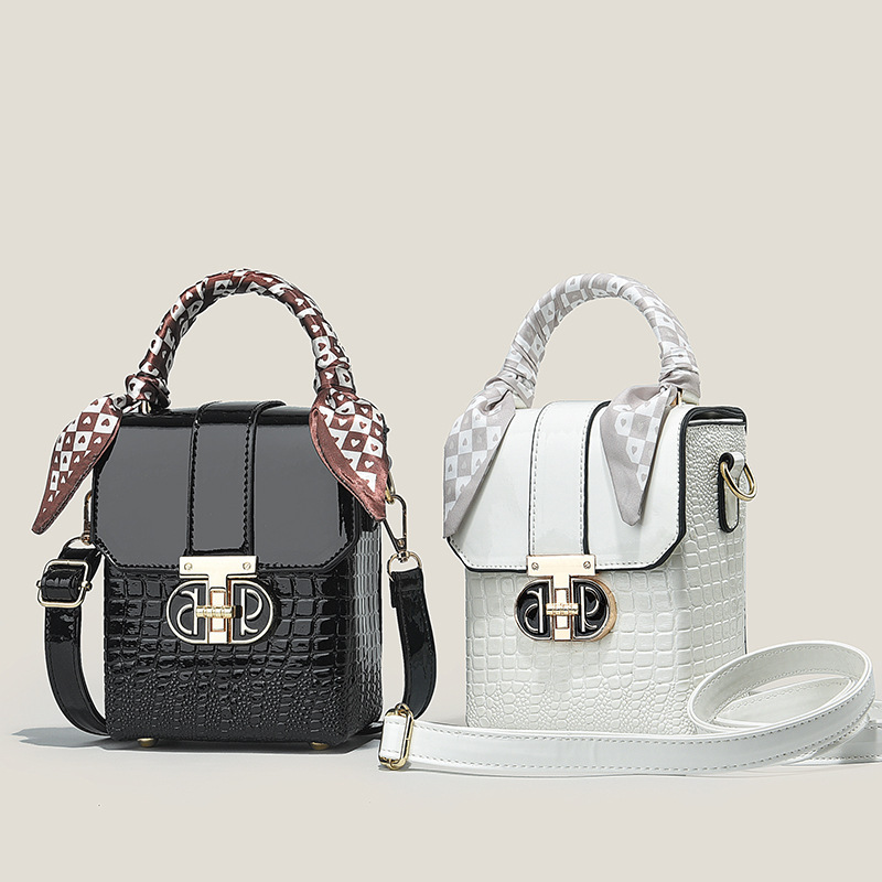 Fashionable mini mobile phone bag, women's bag 2025 new style, versatile hand-held small bag, single-shoulder crossbody bag, small square bag for women full figure