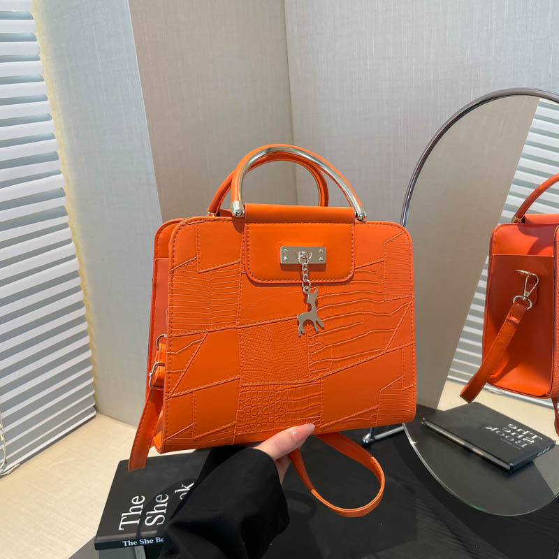 High-end quality 2025 Summer New women's bag Solid color elegant handbag, women's crossbody bag, fashionable and versatile single-shoulder bag full figure