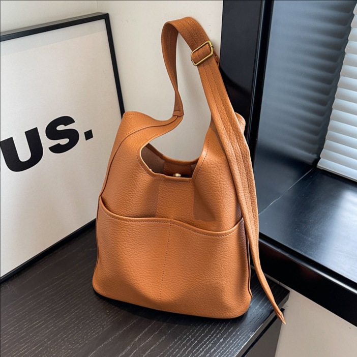 The popular and best-selling hand-held bucket bag for women in 2025, new large-capacity casual and versatile single-shoulder bag, retro mother-and-child bag full figure