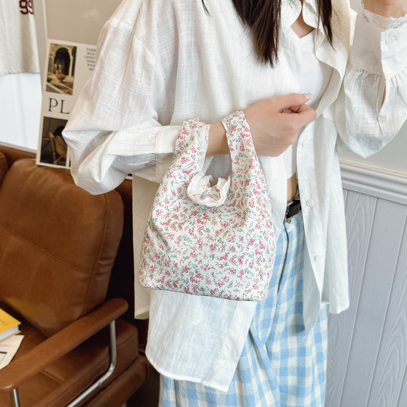 Korean large-capacity floral bag for women, 2025 new pleated cloud bag, a niche dual-purpose tote commuter crossbody bag Specification drawing