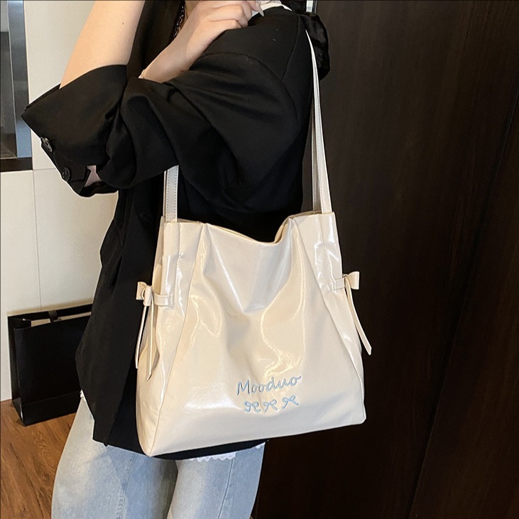 Casual, simple and large-capacity bucket bag for women, new Spring/Summer 2025, stylish underarm bag, fashionable and trendy single-shoulder bag full figure