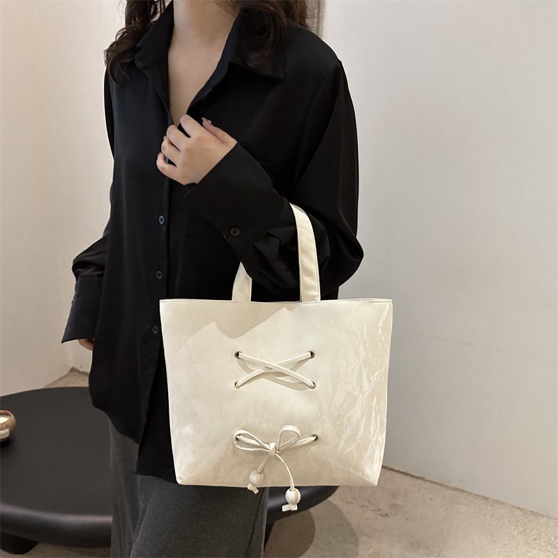 Fashionable bow large-capacity tote bag for women, new autumn 2024 collection, simple and casual single-shoulder bag, commuter underarm bag details Picture