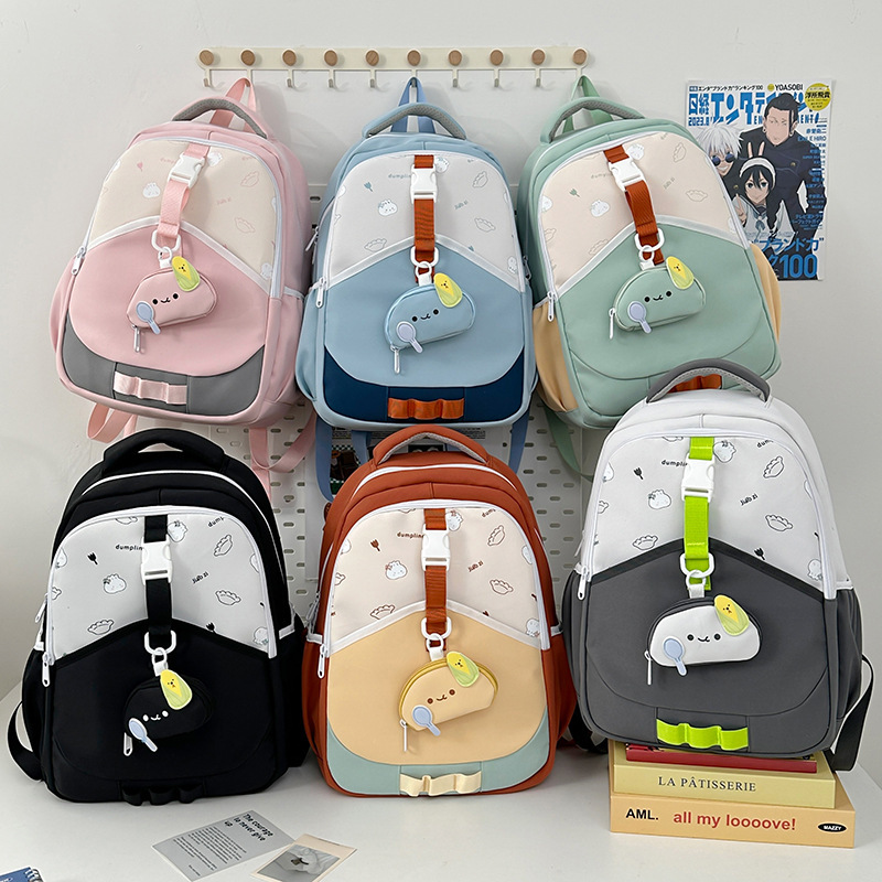 New minimalist color-blocking lightweight backpacks for boys and girls, schoolbags for primary school students in grades three to six, and outdoor backpacks full figure