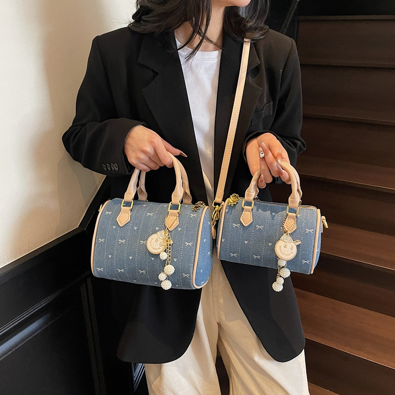 2025 New style simple, stylish and trendy hand-held pillow bag, women's printed patchwork casual single-shoulder crossbody bag details Picture